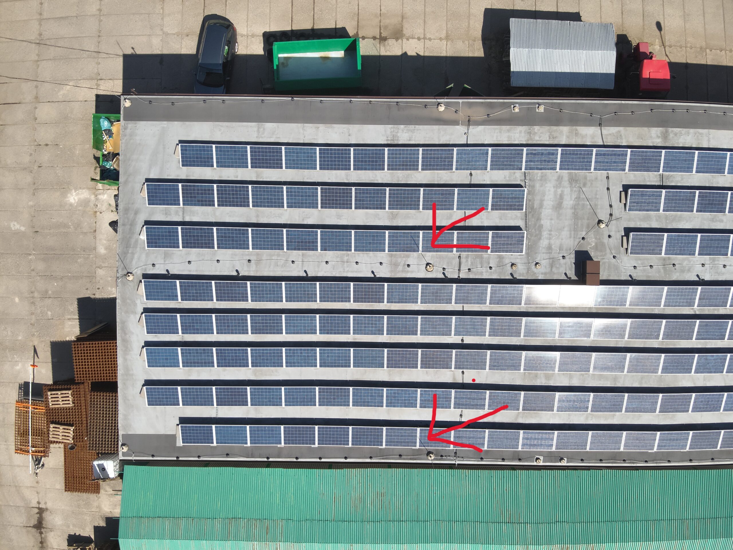 Termosnímek fotovoltaického panelu SQ2 s kritickým hotspotem a teplotním rozdílem delta T 34,5 °C.